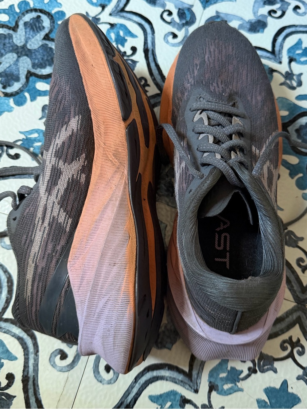 ASICS novablast 3 - SIZE 6